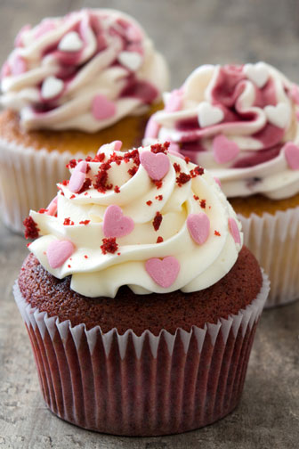 valentine cupcakes decorated with sweet hearts